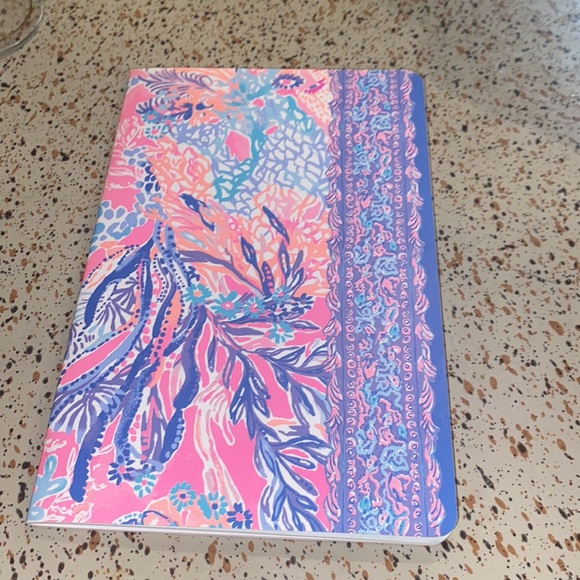 Lilly Pulitzer - Picture 2 of 5